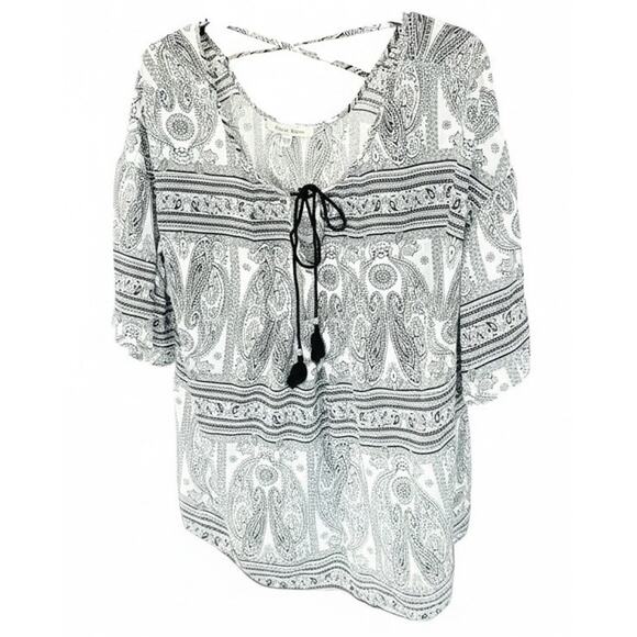 Black Rainn Tops - Black Rainn 2XL Boho Blouse Black & White W/Criss Cross Back Angel Wing Arm